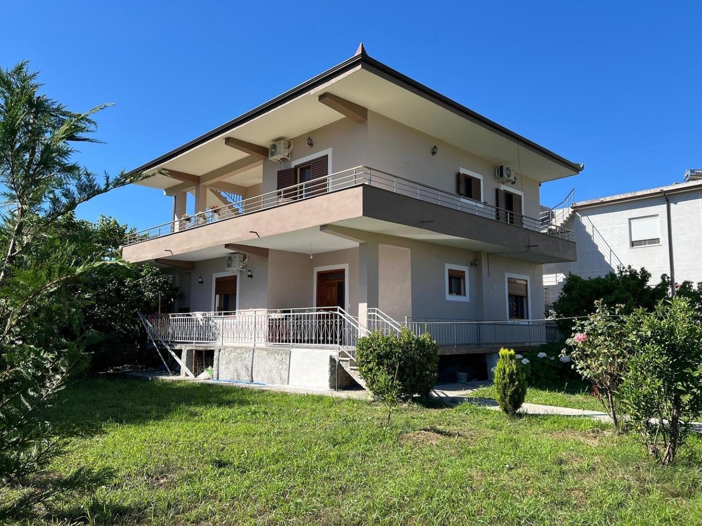 Villa Fjorentin Берат Екстер'єр фото